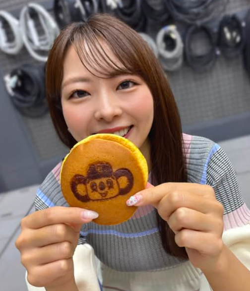 篠田愛純の左手薬指に指輪は見られない