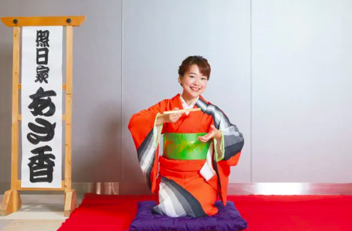 落語をする有田優理香