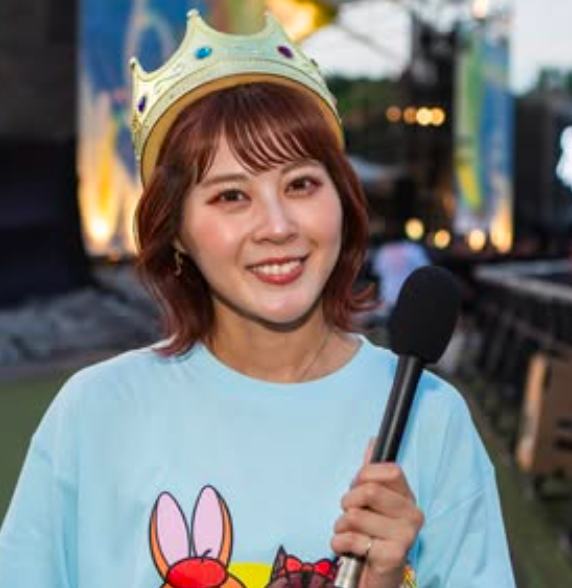 中尾真亜理の小指には指輪はあるが左手の薬指にはない