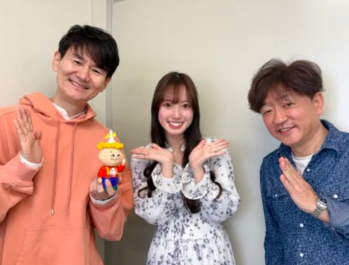 南原清隆（左）と石井奏美（中央）