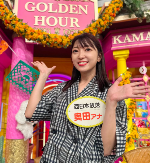 奥田麻衣は左手薬指に指輪をはめていない