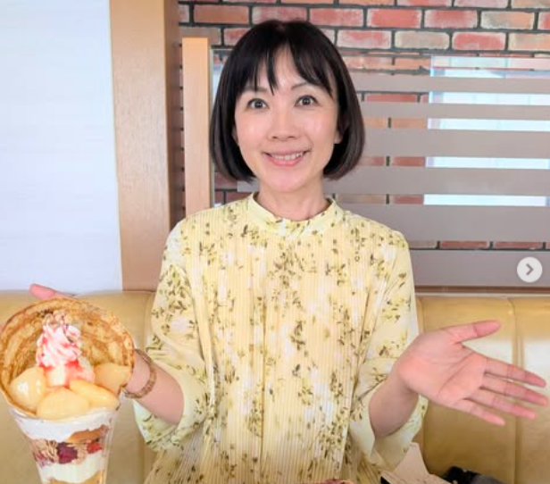 宮宇地美穂の左手薬指に指輪はみられない