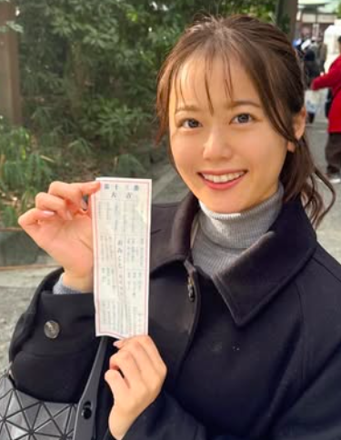 岡本愛衣の左手薬指に指輪はない
