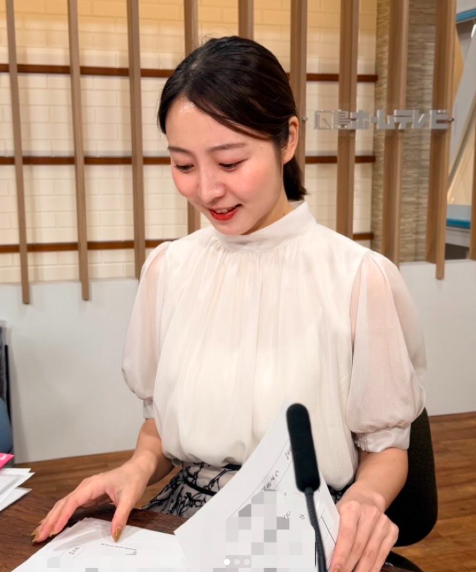 川上夏子の左手薬指に指輪はみられない