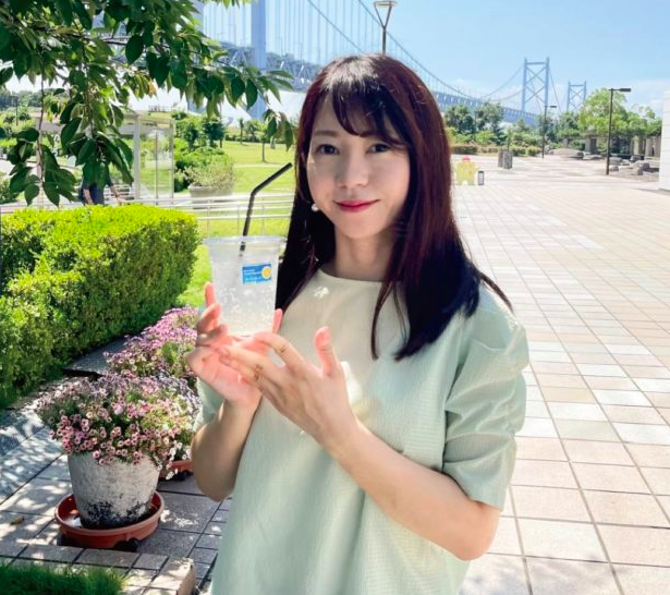 瀬戸内のレモンで作ったレモンスカッシュを楽しみ松木梨菜