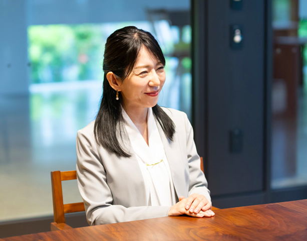 育児や働き方について語る松木梨菜