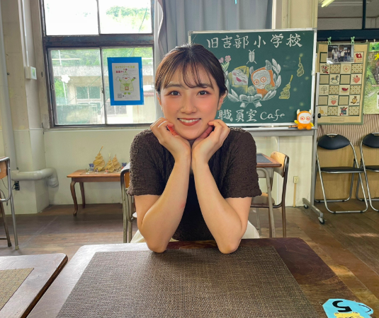 取材現場での安藤万結