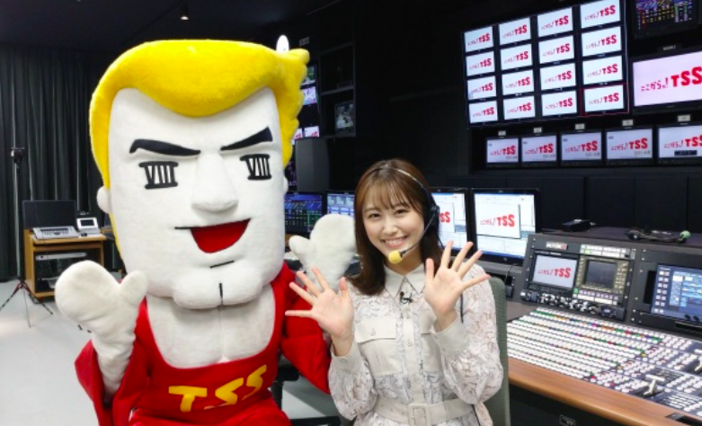 新人アナウンサー時代の梶谷羽奈