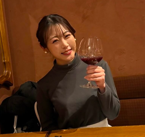 木和田優衣の左手薬指に指輪はない