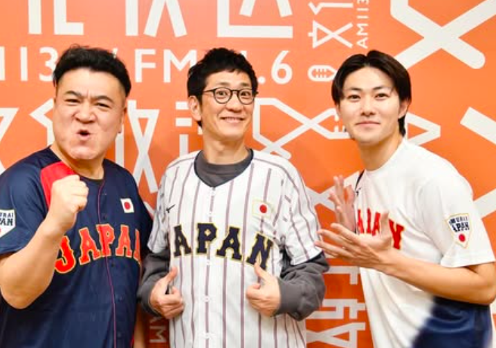 柴田英嗣（中央）と小宅世人（右）