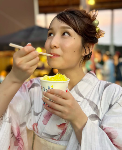畑中里咲の左手薬指に指輪は確認できない