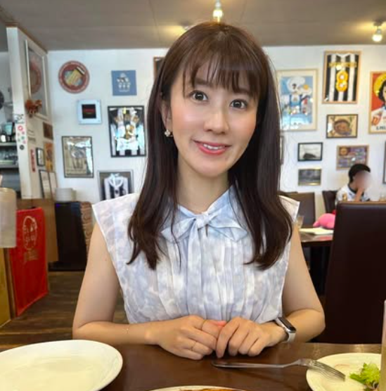 野口七海の左手薬指に指輪は確認できない