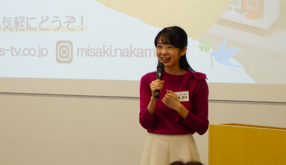 鹿児島大学で話をする中俣美咲